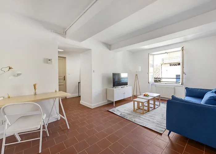 Les Colonnes - T3 - Bastide Apartment